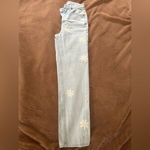 PacSun 90’s Boyfriend Jeans with Floral Pattern
Size 25